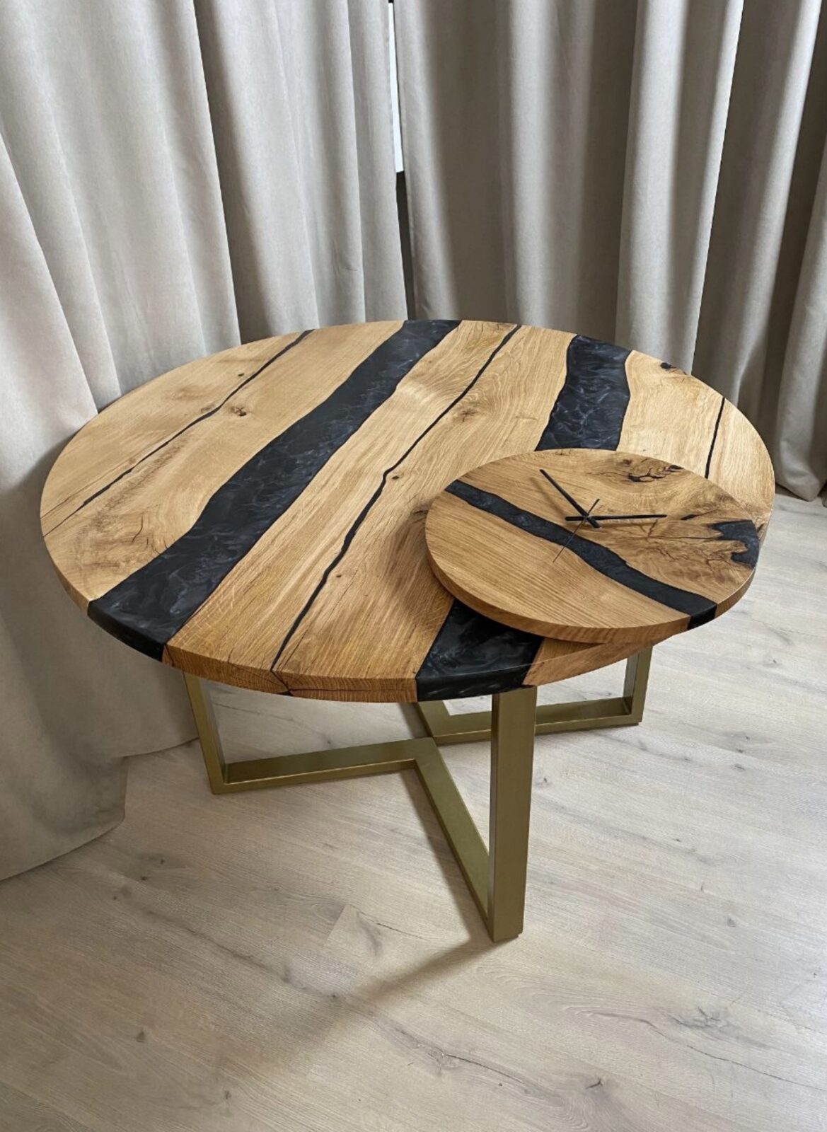 Hand finishing of wood and resin